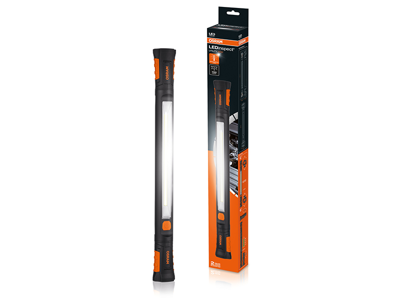 Lámpara de trabajo delgada LEDinspect de OSRAM en negro y naranja, mostrada junto a su caja de embalaje con detalles del producto-ideal para una revisión rápida y ofreciendo valor añadido para una iluminación eficiente del espacio de trabajo.
