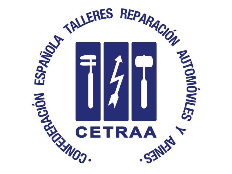 Logotipo azul de CETRAA con herramientas de reparación de automóviles y el nombre de la asociación española en un diseño circular.
