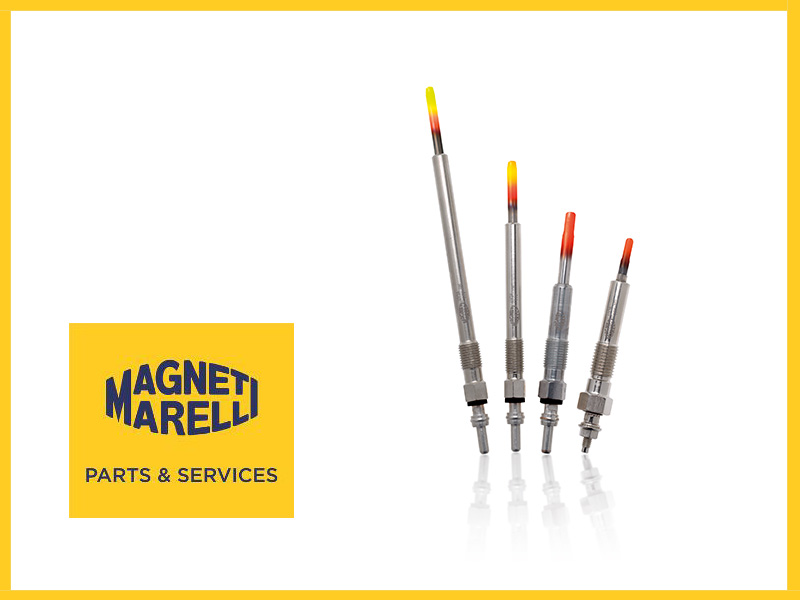 Cuatro bujías incandescentes con puntas luminosas, junto al logotipo de Magneti Marelli Parts & Services sobre un fondo amarillo, resaltan la eficiencia del sistema «borrador automático».