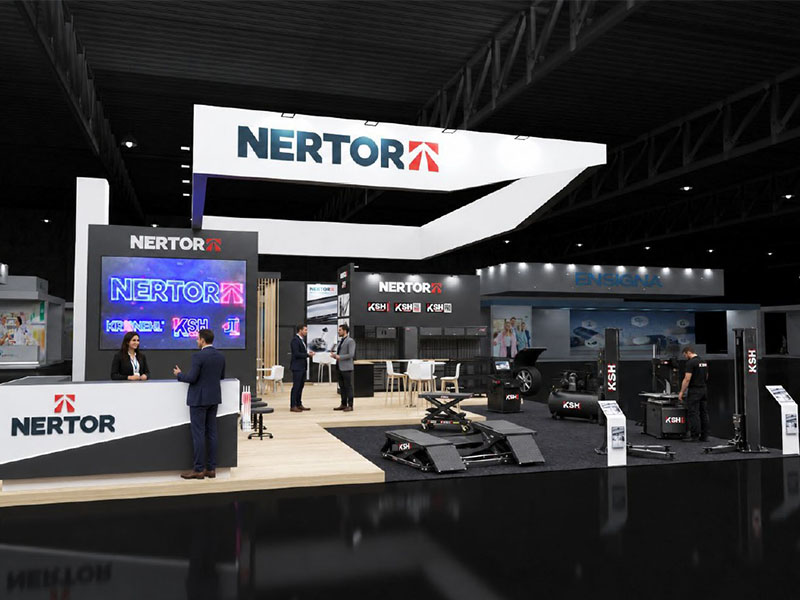 Stand de NERTOR en la feria, en el que se presenta al personal de servicio de automoción y una goma de borrar automática.